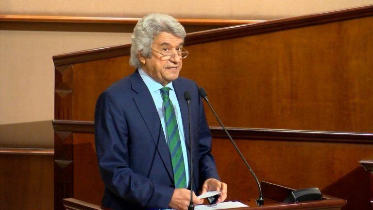 İhracı istenen CHP’li üye, İBB toplantısında AK Parti’yi övdü