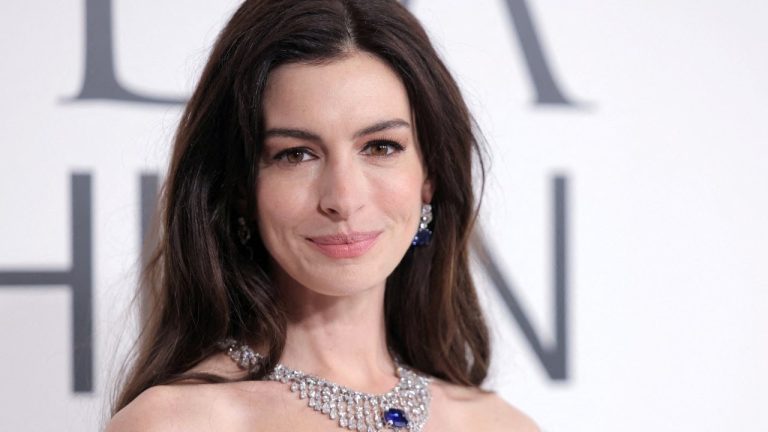 Oyuncu Anne Hathaway’den greve destek: Fotoğraf çekiminden ayrıldı