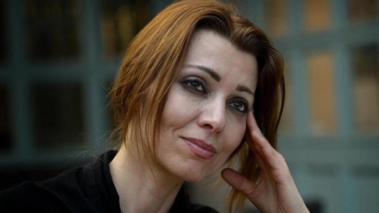 Yazarlardan Elif Şafak açıklaması: Edebiyatçılar olarak, bu linç kampanyasını hayret ve endişe ile izliyoruz