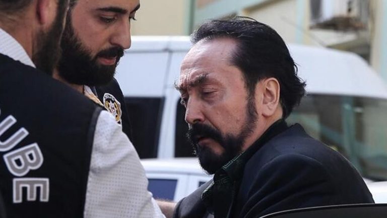 Adnan Oktar’ın cezaevi notları: ‘Saç boyası, zengin iş adamı…’