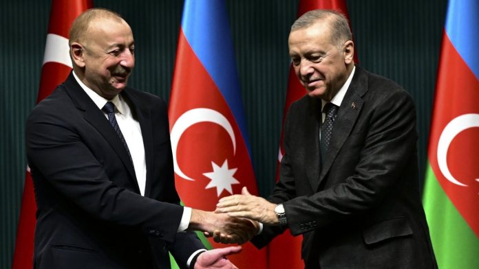 aliyevden-erdogana-erken-dogum-gunu-kutlamasi-TahRTA1J.jpg