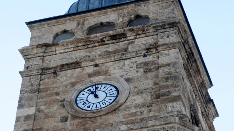 Antalya’nın tarihi saat kulesi 40 yıl sonra yeniden çalıştı