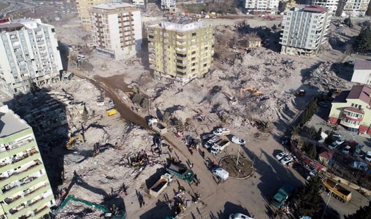 Depremde 96 kişinin öldüğü Ebrar Sitesi F Blok’un yıkılmasına ilişkin davanın görülmesine başlandı