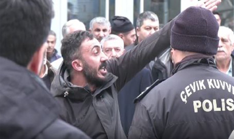 Erzincan’daki maden işçileri, Anagold’da yetkili olan Türkiye Maden İşçileri Sendikası Başkanı Hüseyin Gürbüz’ü protesto etti.