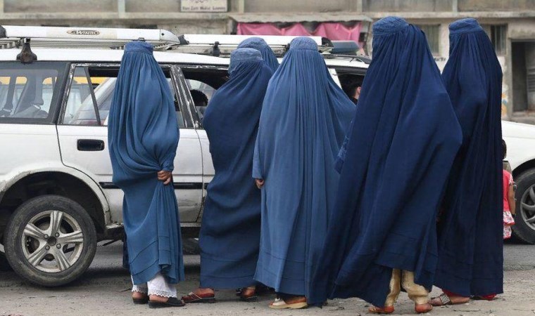 Feyza Altun’un gözaltına alınması Türkiye’de ‘şeriat’ tartışmalarını nasıl alevlendirdi?