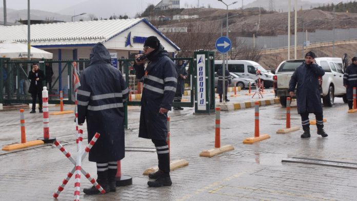 ilicte-toprak-altinda-kalan-6-iscinin-kimligi-aciklandi-FbekZyHx.jpg