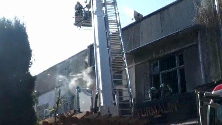 İzmir Tarihi Kemeraltı Çarşısı’nda korkutan yangın