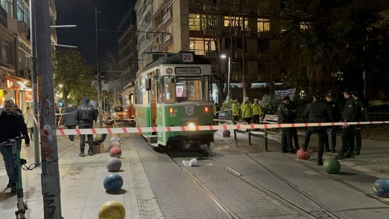 Kadıköy’deki tramvay kazası güvenlik kamerasında