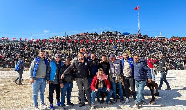 Kınık’ta bu sene 34’üncüsü düzenlenen Klâsik Deve Güreşleri büyük ilgi gördü