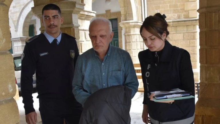 Kuzey Kıbrıs’ta emekli komutan ‘kaçakçılık’ suçlamasıyla tutuklandı