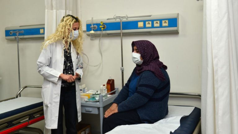 Lösemi hastasına kızından ilik nakli yapıldı