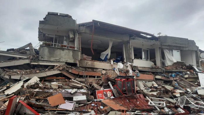 yikilan-yoldas-apartmaninin-enkazindan-yoldaslik-hikayesi-cikti-HOGneM1D.jpg
