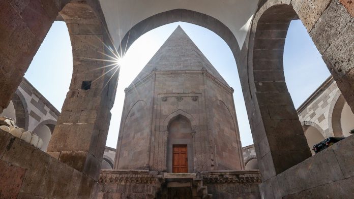 700-yillik-kosk-medrese-sanat-ve-kultur-merkezi-oluyor-u89EIAS3.jpg