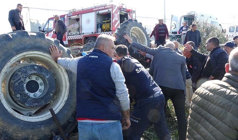 Antalya’da traktör şarampole devrildi: Sürücüyü itfaiye ekipleri kurtardı