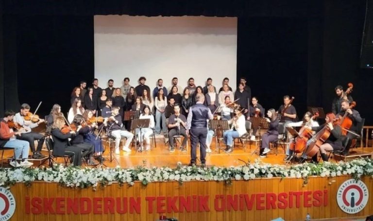 Atatürk’ün sesi yapay zekayla oluşturuldu: Orkestrayla Selanik türküsüne eşlik ettiler