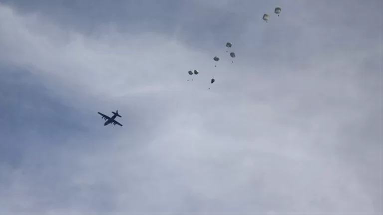 Bir yandan Gazze’ye havadan gıda yardımı yapan ABD, diğer taraftan İsrail’e mühimmat ve bomba gönderiyor