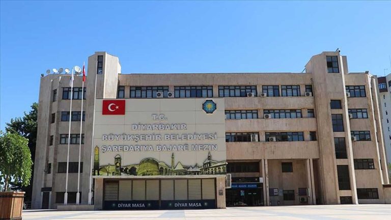 Diyarbakır’da kayyım 45 milyonluk reklam ihalesi verdi