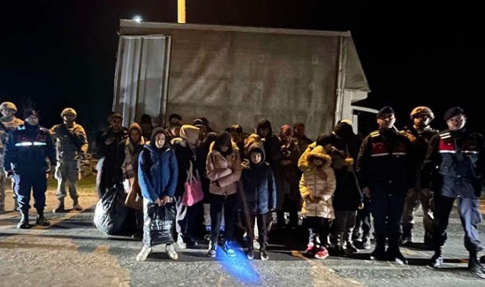 edirnede-kamyonette-29-kacak-gocmen-yakalandi-ISO6hnGK.jpg
