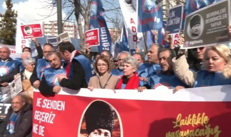 Eğitim-İş, devrim yasalarının 100. yaşında Ata’nın huzuruna çıktı