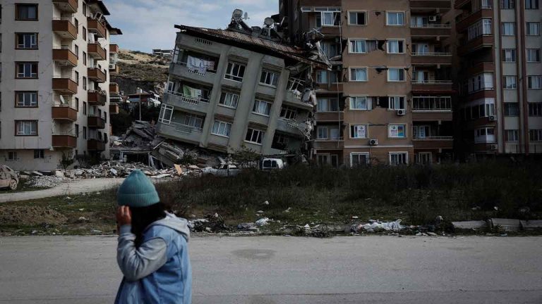 Erciyes Üniversitesi bilyeli izolatör üretti