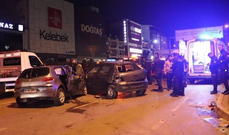 İzmir’de korkunç kaza… Ortalık savaş alanına döndü: Ölü ve yaralılar var!