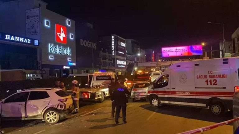 Kaza raporu hazırlayanlara otomobil çarptı: 2 ölü, 7 yaralı