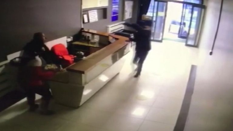 Sultangazi’de uzun namlulu silahla iş hanına baskın