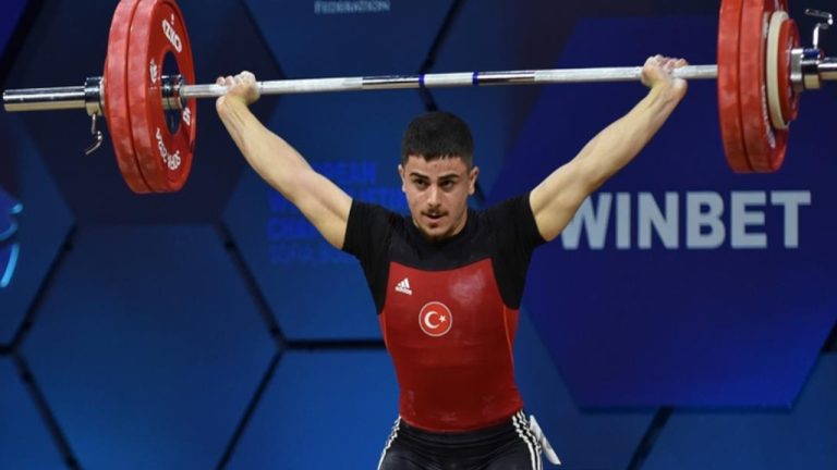 ‘Yaramaz’ diye haltere yönlendirilen sporcunun hedefinde olimpiyat var