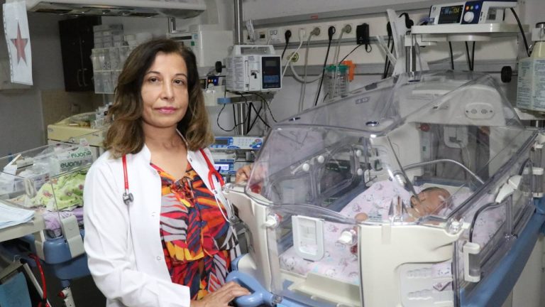 Adana’da kazada ölen anneden bebeği sezaryenle alındı