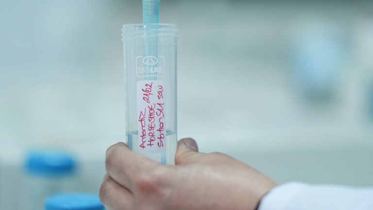 Antarktika’dan gelen su örnekleri araştırma konusu oldu