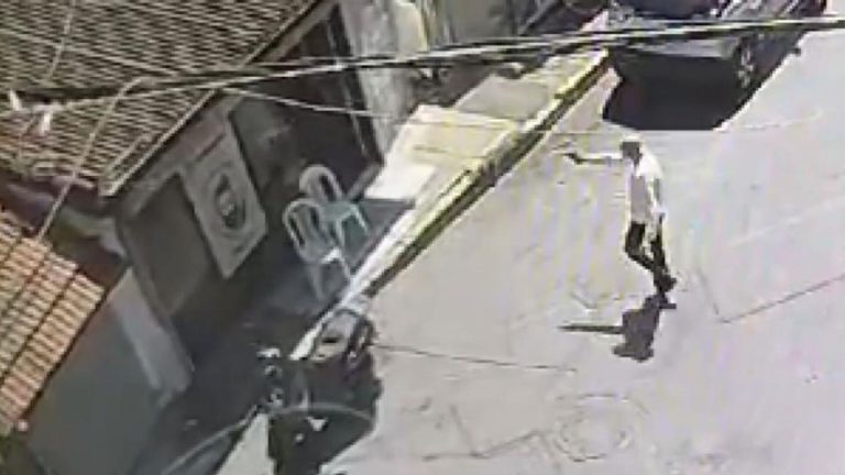 Beyoğlu’nda berberin 150 lira dediği tıraş ücretini fazla buldu: Dükkana ateş açtı