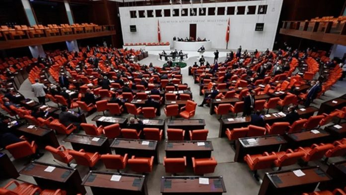 demden-chp-onergesine-yorum-kayip-degil-gomulu-silah-demek-daha-dogru-olur-l4z2wqHa.jpg