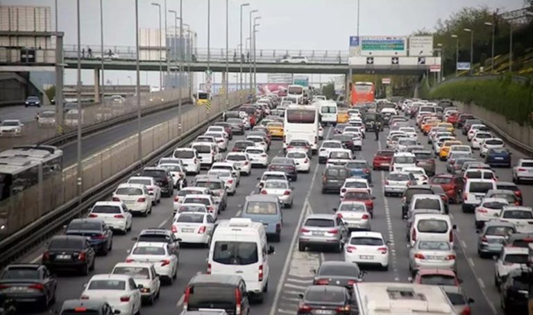 İstanbul’da sabah saatlerinde trafik yoğunluğu: Yüzde 70’e dayandı