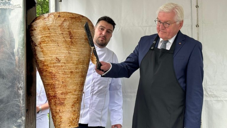 Steinmeier İstanbul’da döner kesti, konuklar kuyruğa girdi