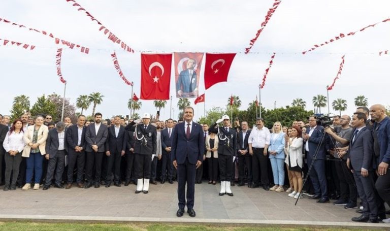Vahap Seçer mazbatasını aldı: ‘Halkımız CHP’yi birinci parti yaptı’