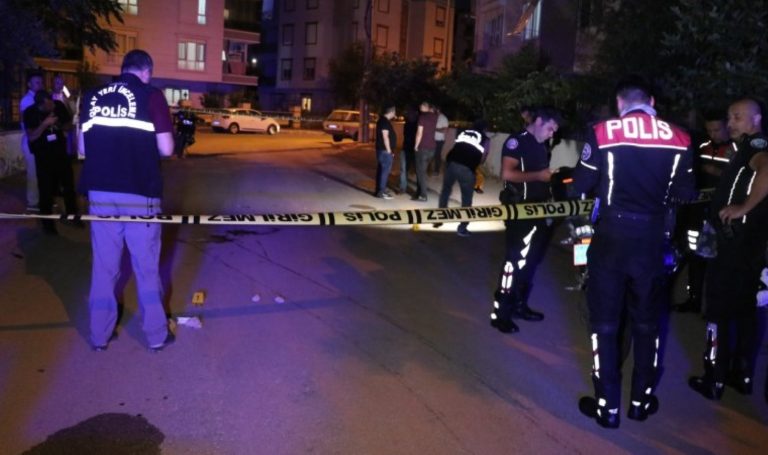 Antalya’da korkunç olay… Annesini rehin aldı, bacağından vurularak etkisiz hale getirildi!