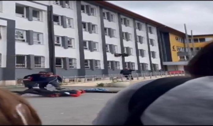 bakirkoyde-okulda-tatbikat-yapan-afad-gorevlisi-duserek-yaralandi-gI2kfXEv.jpg