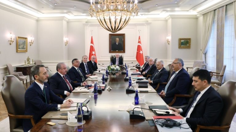 Erdoğan, Özel ile görüşme öncesi Yüksek İstişare Kurulu’nu topladı