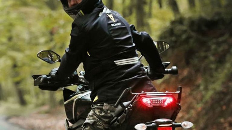Fatih’te bir anne oğlunun kullandığı motosiklete çarptı