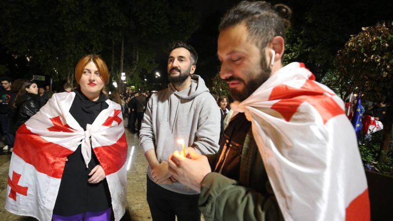 Gürcistan’da ‘yabancı etki’ yasa tasarısı karşıtı gösteriler sürüyor