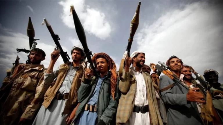 İran destekli Husiler, ABD, İngiltere ve İsrail’e ait 10 gemiyi vurdu