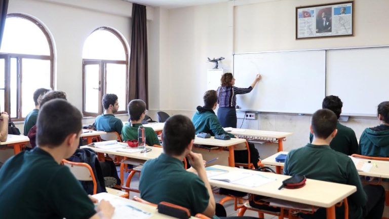 Okula 3 kez ateş açtı: Gözaltına alınıp bırakıldı