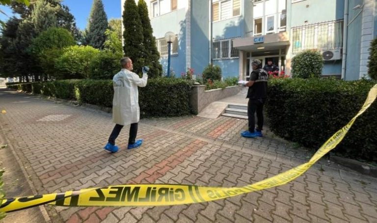Tadilat meselesi sebebiyle apartman yöneticisi komşusuna pusu kurdu