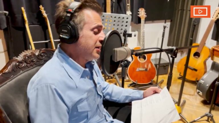 Teoman’dan Galatasaray’da 1000. hafta şarkısı: Benim Annem Cumartesi