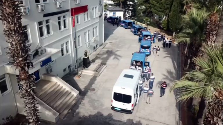 4 ilde operasyon: İnsan kaçakçıları yakalandı