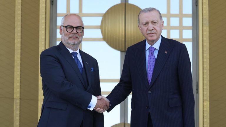 Estonya Cumhurbaşkanı Karis: Türkiye’den kilo almadan ayrılmak mümkün değil