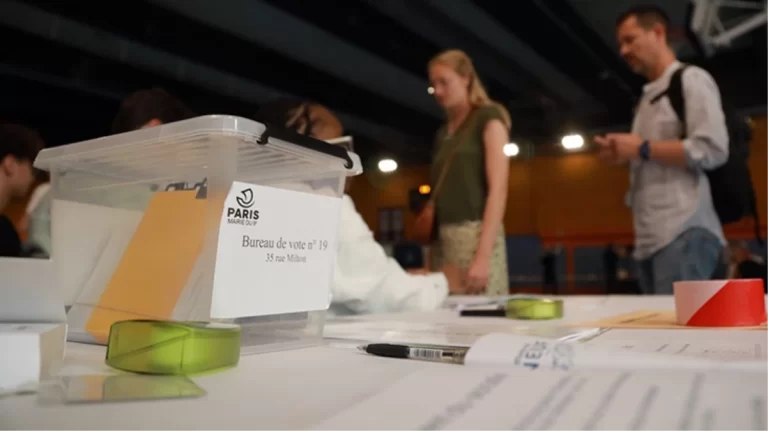 Fransa’daki erken seçimden ilk sonuçlar geldi! Aşırı sağ yüzde 34 ile önde götürüyor