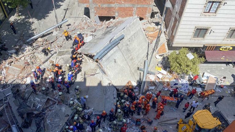 Küçükçekmece’de bina çöktü: 7 kişi yaralı kurtarıldı, 1 kişi öldü