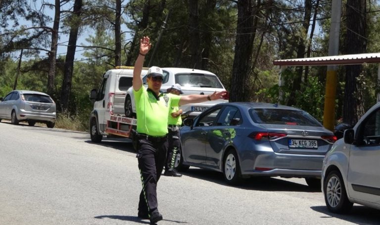 Marmaris ve Datça’ya 24 saatte 50 bin araç girdi