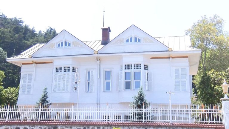 Memduh Paşa Yalısı soyuldu: Güvenlik görevlisi arkadaşlarıyla kaçtı